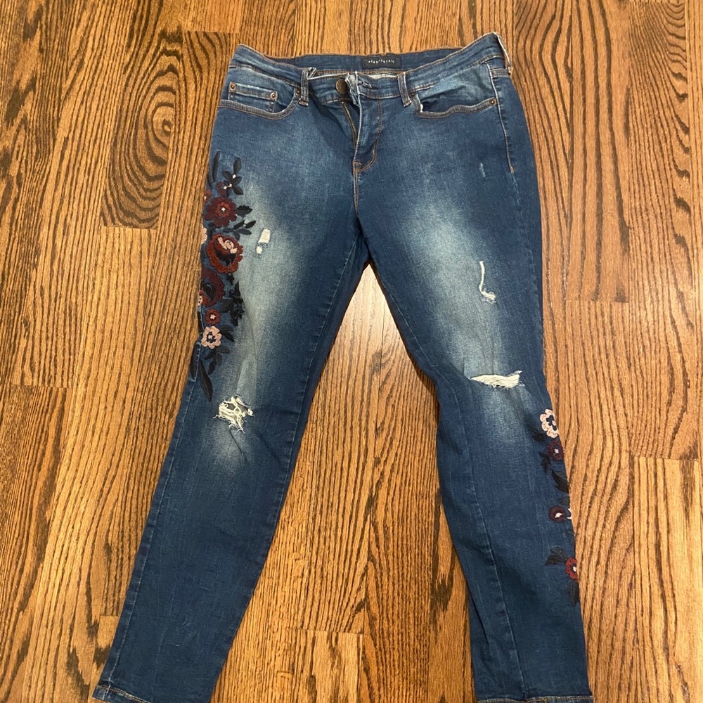 Aeropostale ripped skinny jeans